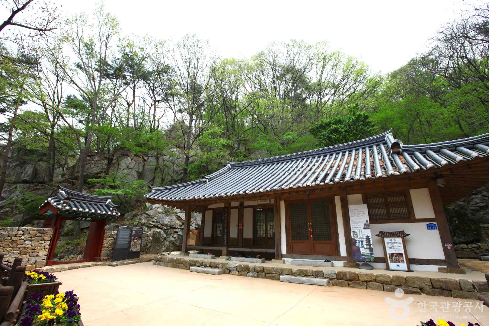 서산 마애삼존불
