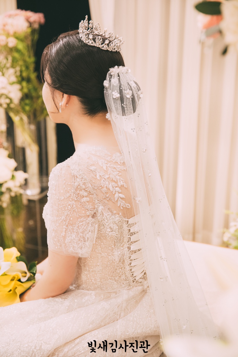 위더스 영등포 본식스냅 펠리체홀 신부대기실 뒷모습