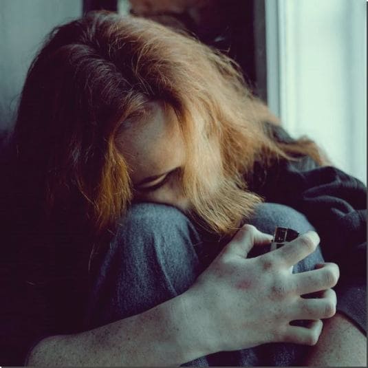 사이토카인 폭풍 증상이 있는 여성