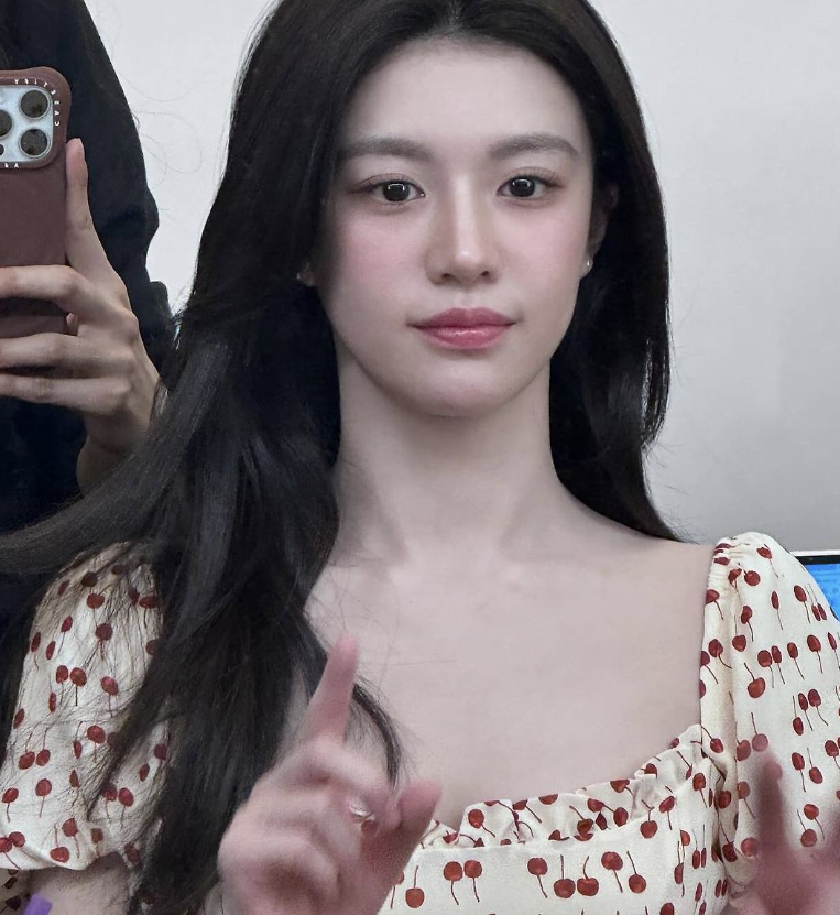 고윤정 리포메이션 원피스 땡땡이