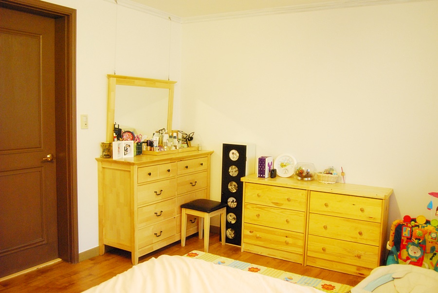 쿠앙이 아기때 침대 옆에 아이공간