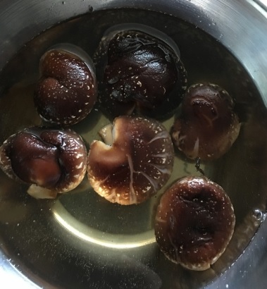 오늘N 가족이 뭐길래 솔향 가득 자연이 키운 마니네농장 유기농표고버섯