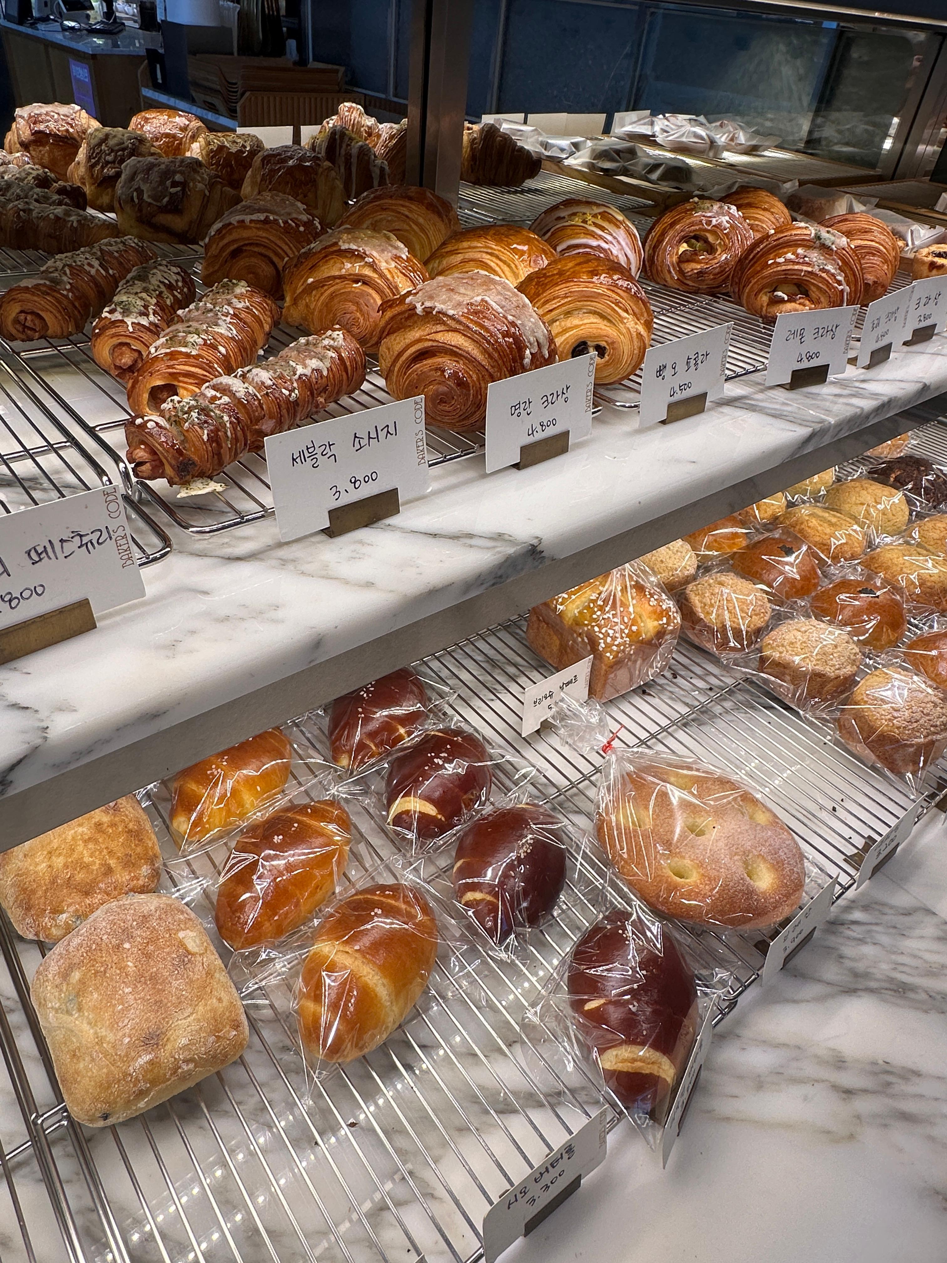 용산 해링턴스퀘어 빵집 추천｜프랑스 밀가루로 만든 미니 식빵이 매력적인 베이커스 코드