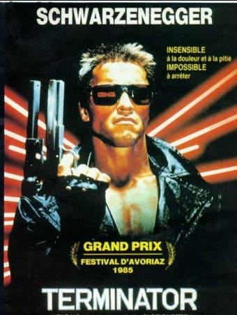 영화 터미네이터 t-800 아놀드 슈와제네거가 권총을 들고 있는 포스터
