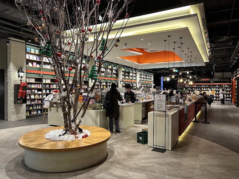 카페꼼마-얀쿠브레-매장6