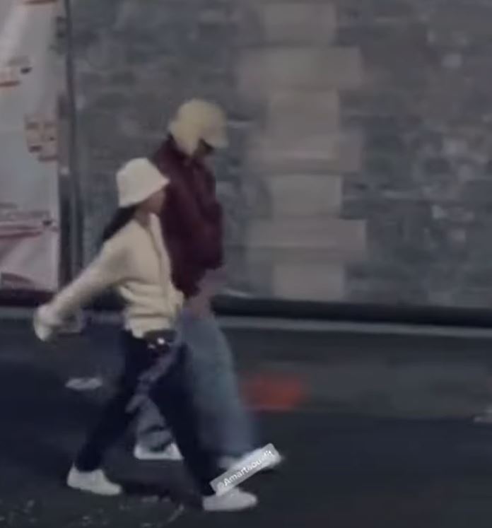 뷔-제니 파리에서 목격