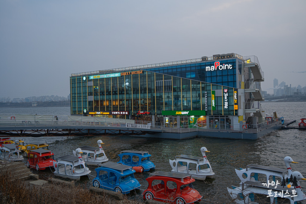 스타벅스 망원한강 공원점 외관