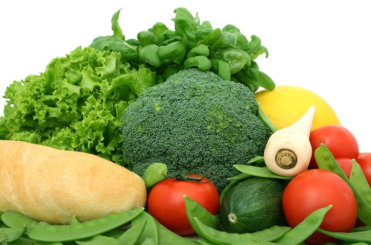 여러가지 채소들이 놓여있다