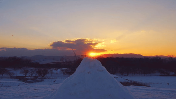 서울 올림픽공원 망월봉 해돋이와 가족 단위 방문객