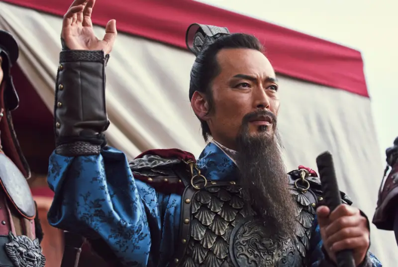 영화 노량- 부하들을 진정시키고 있는 진린 정재영