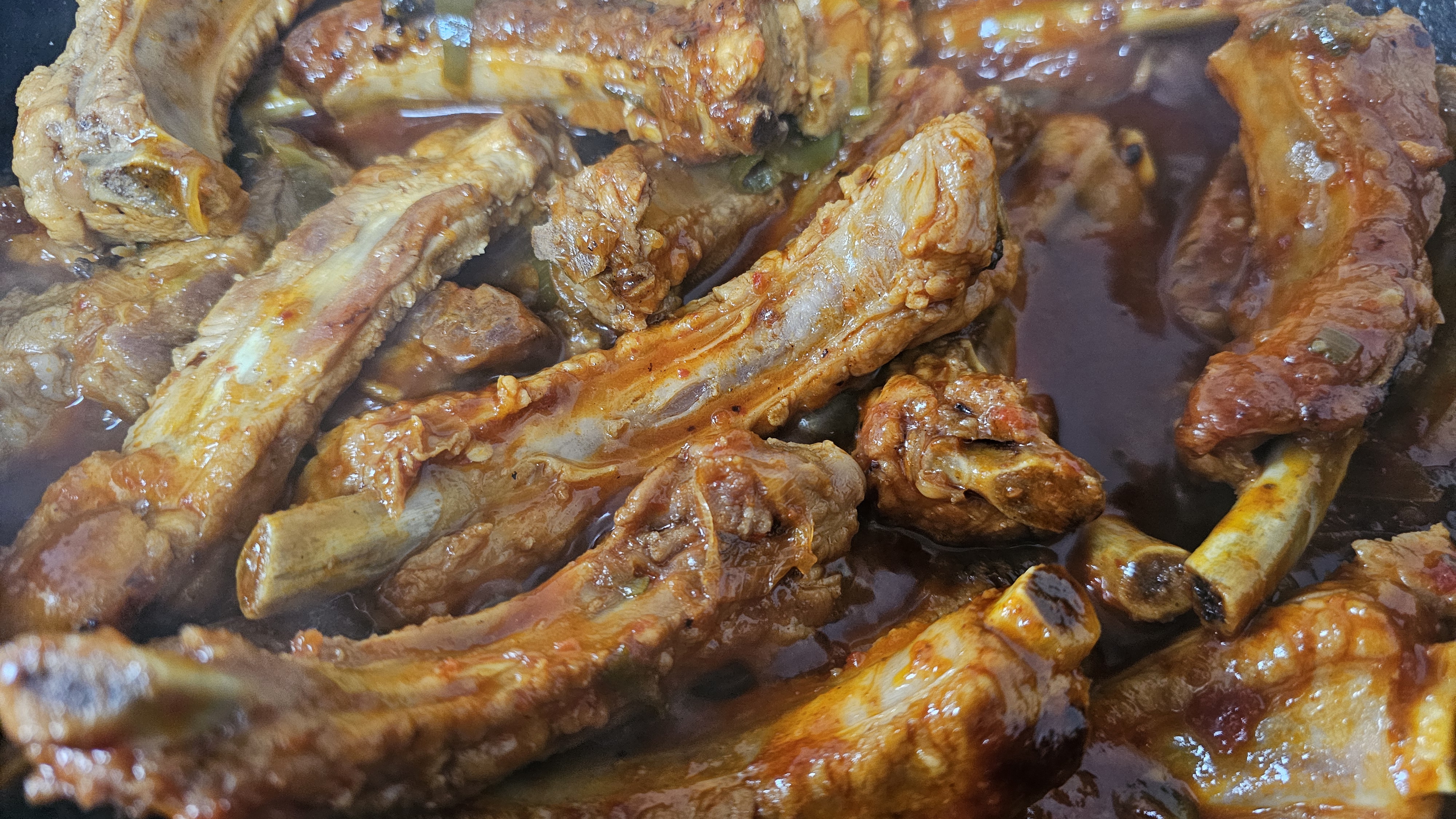 타지않게 뒤적이며 익힙니다.