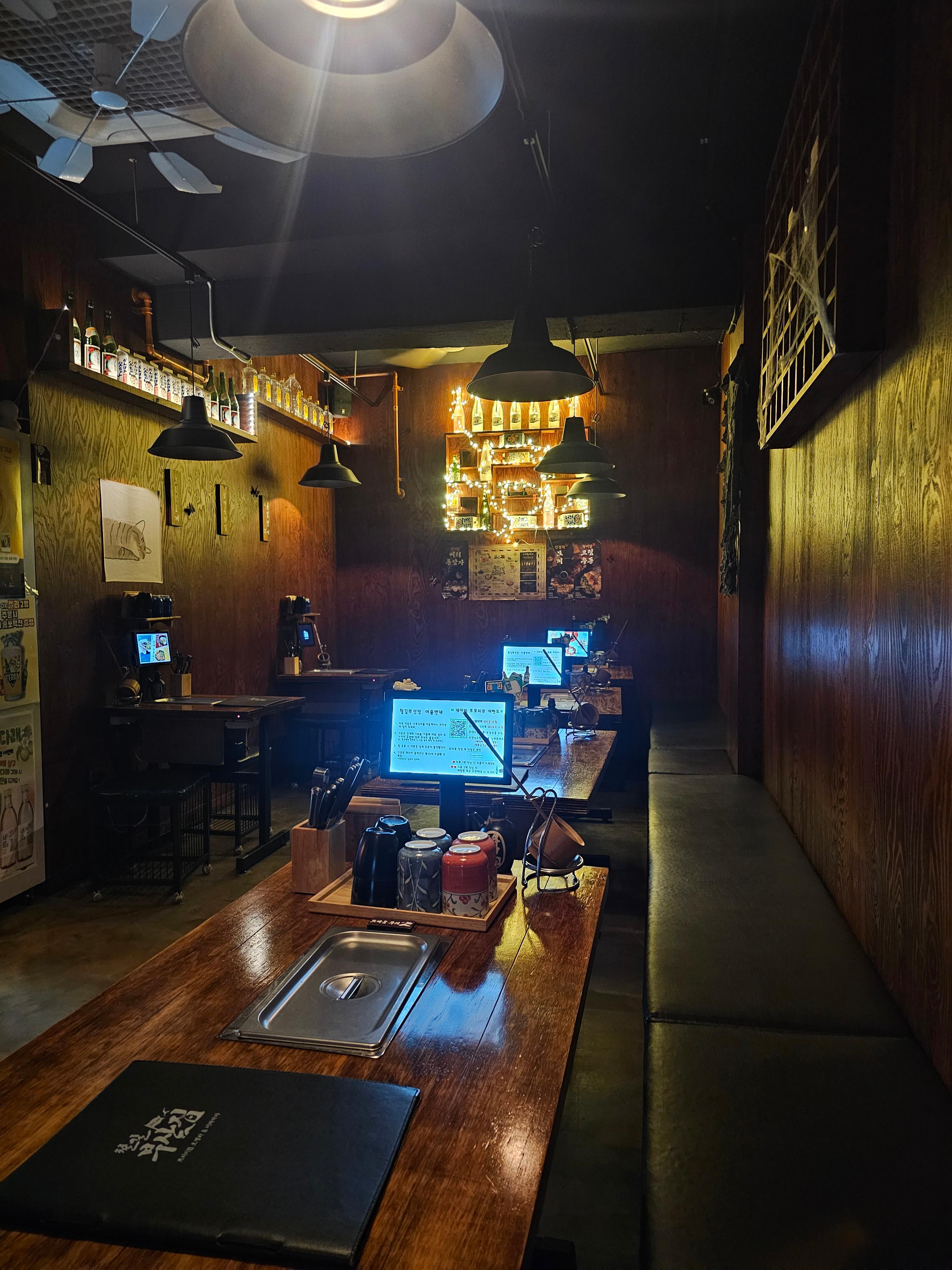 철길부산집 한양대점 내부 1