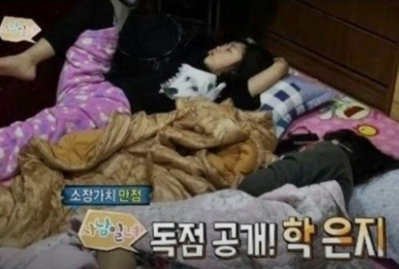 다리 들고 자는 정은지