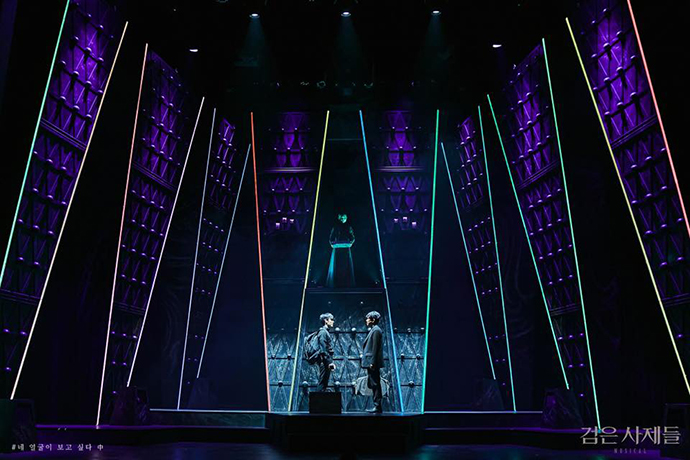 검은사제들-뮤지컬-무대