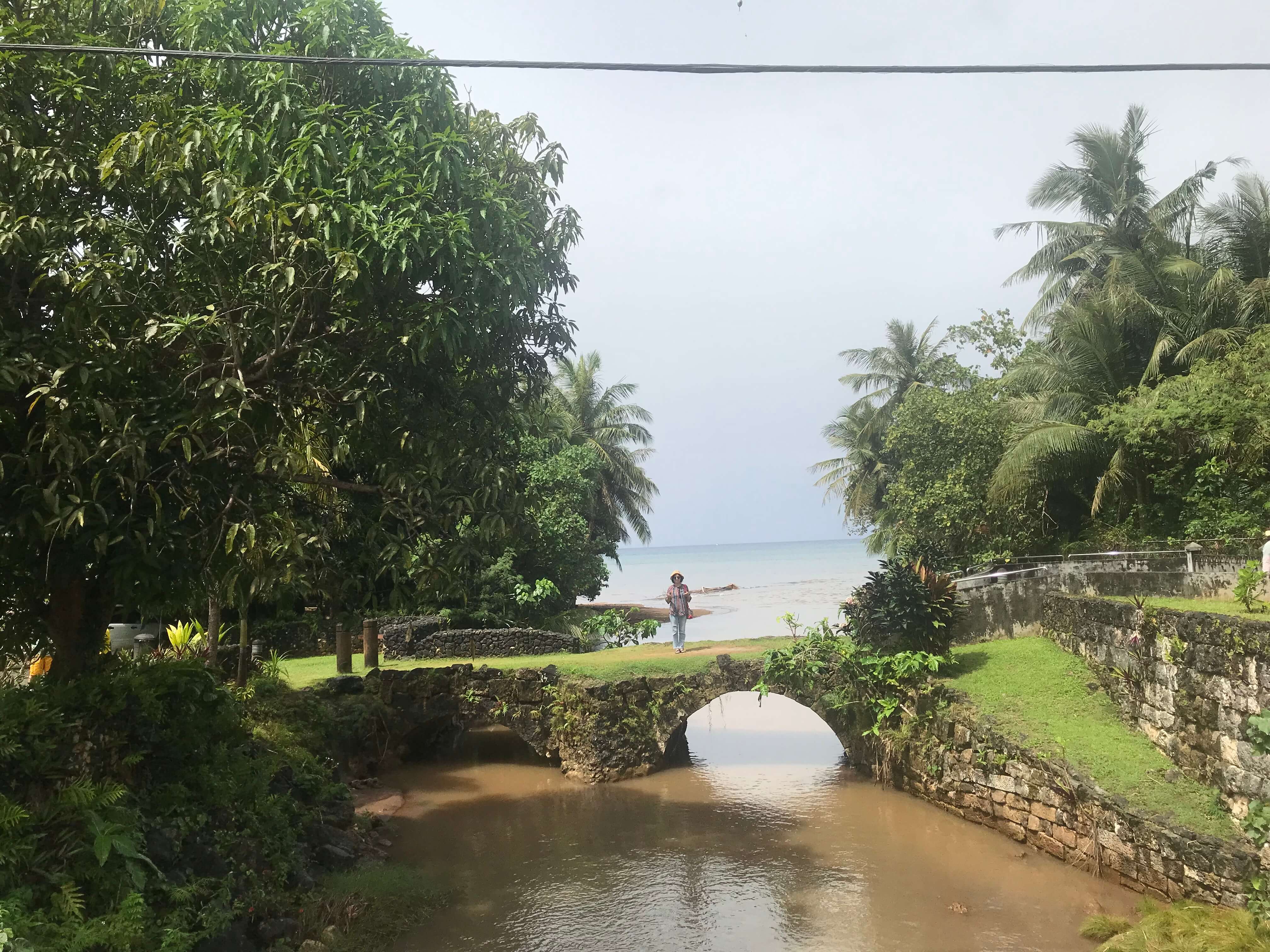 탈리팍 다리 위에서 사진 촬영한 모습