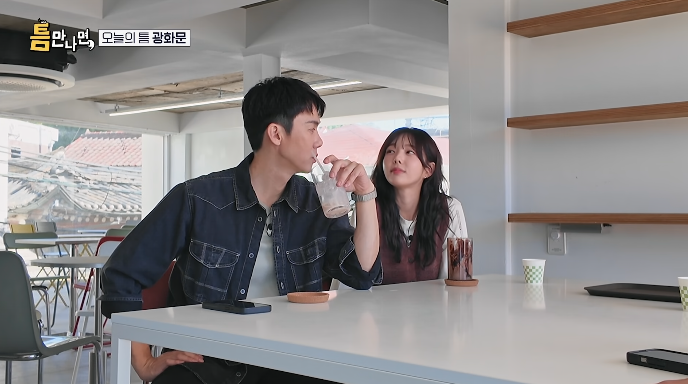 틈만나면-광화문-카페