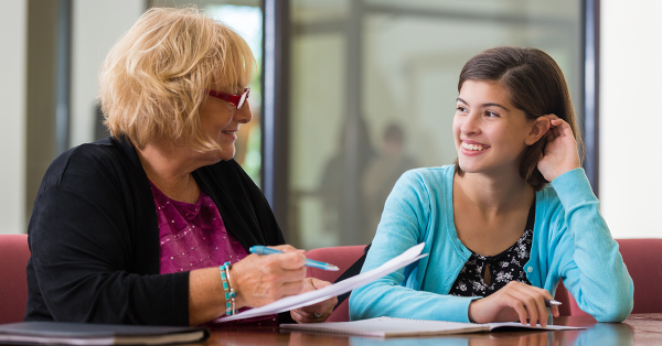 진로상담중인 학생 이미지