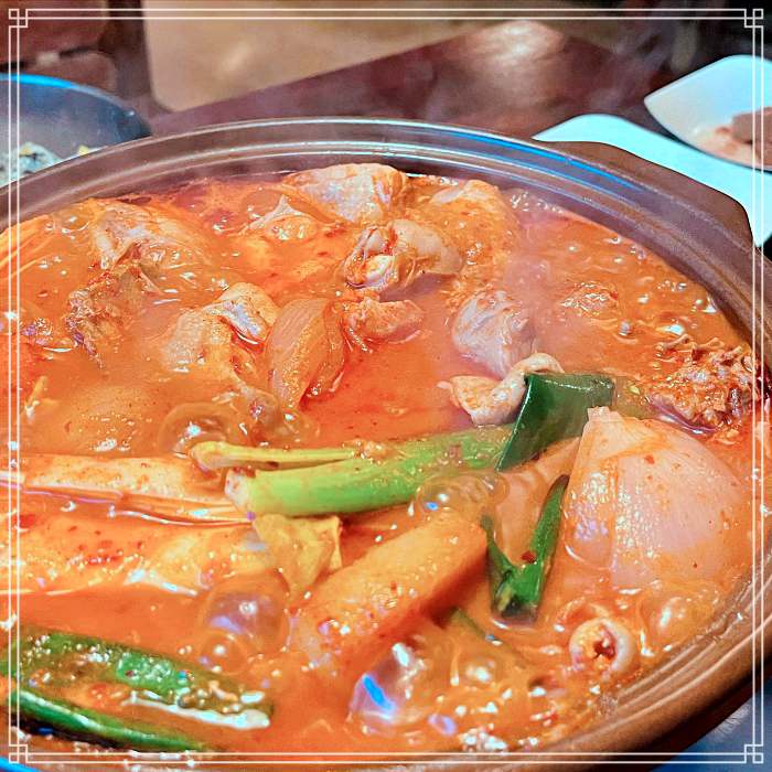 김천 맛집 잘 익은 묵은지, 콩나물, 가래떡, 소면, 고구마로 끓인 김치죽, 갱시기