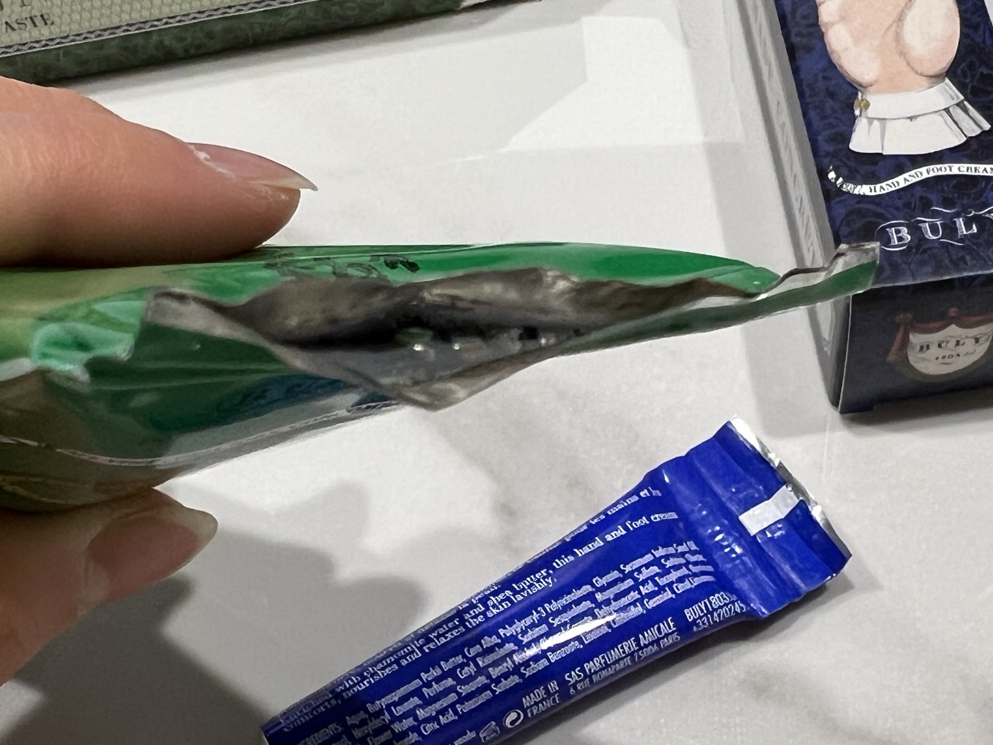 핸드크림-치약-알루미늄