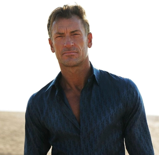 르나르 감독 프로필 나이 국적 연봉 경력 인스타그램