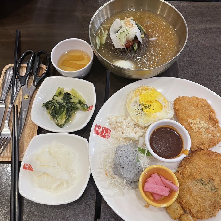 주문메뉴-반반이-돈까스-물냉면