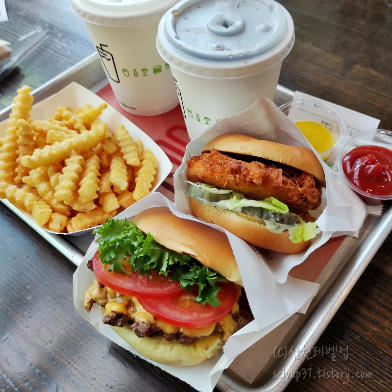 쉑쉑버거 메뉴들