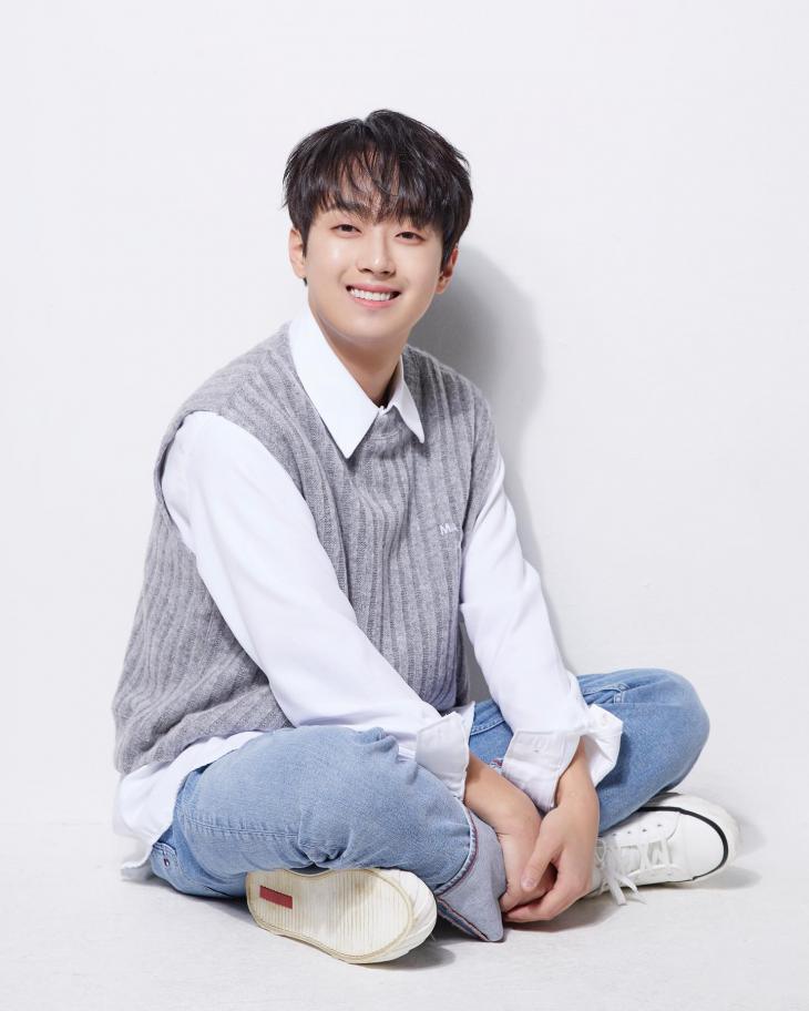 밝은 미소의 이찬원