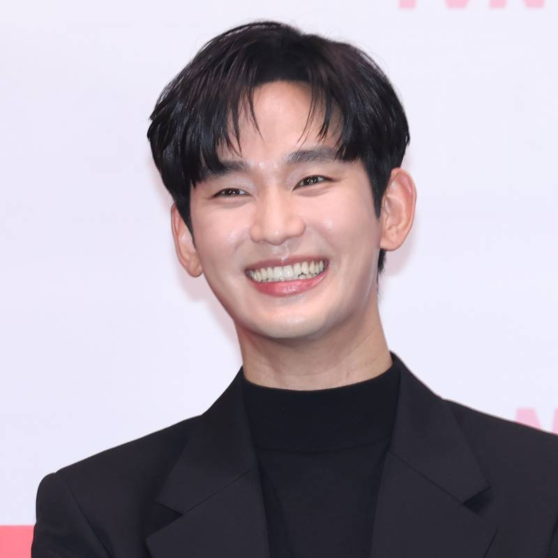 김수현 웃는 얼굴
