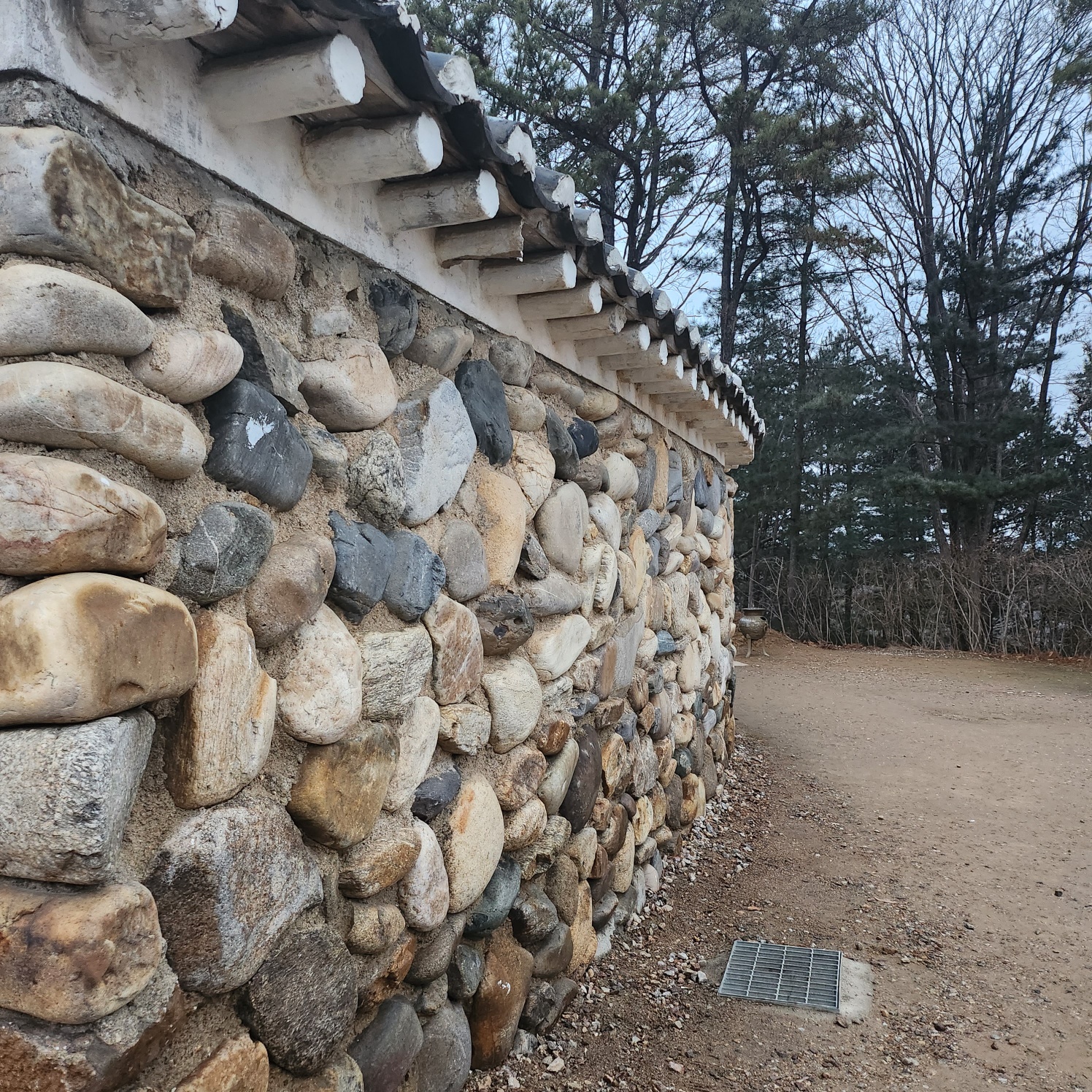 촘촘한 돌담이 강한 것 처럼 마케팅 전략도 꼼꼼하게 수립하세요
