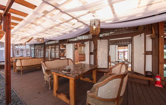 부여 밥주는 민박집 부추 닭백숙&amp;#44; 이연복 오세득 수라상 130년 한옥 펜션(남겨서뭐하게)