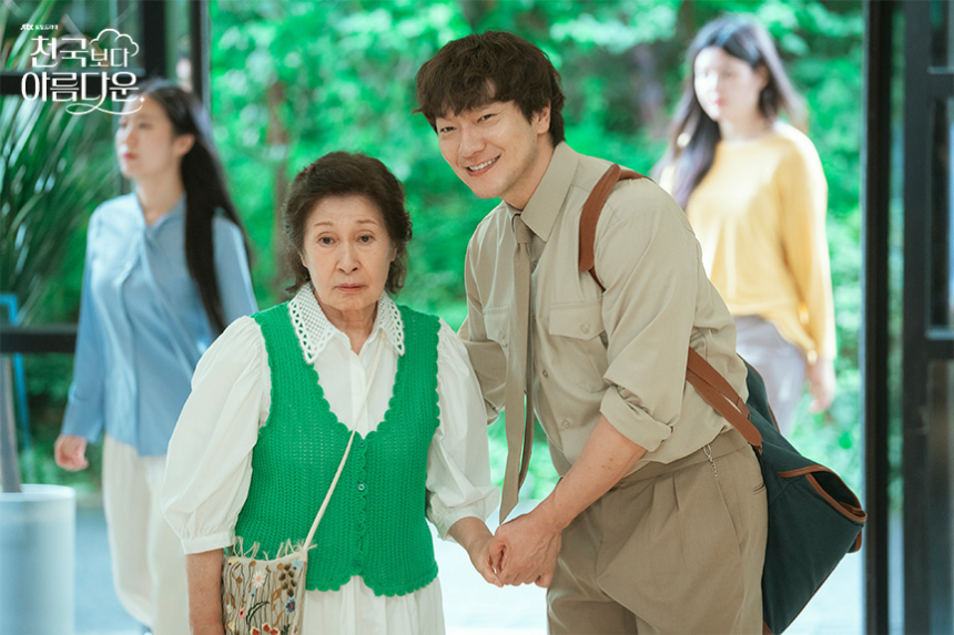 &ldquo;천국보다 아름다운&rdquo; 드라마, 김혜자의 귀환이 빛나는 감동 판타지 (JTBC 토일드라마 리뷰)