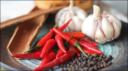 계피와 마늘&amp;#44; 고추&amp;#44; 후추
