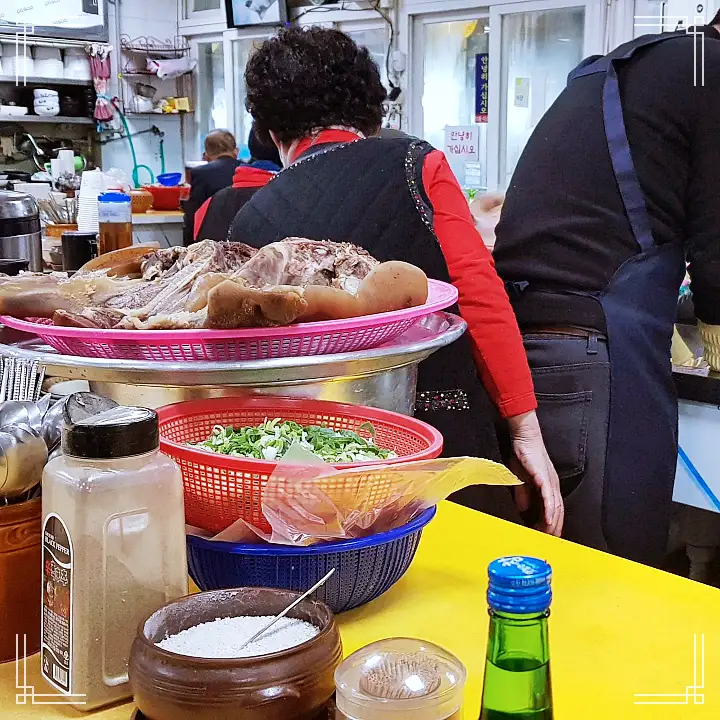 경주중앙시장 소머리곰탕 떡볶이&김밥 돔배기 김치만두 고기만두 새우만두 족발 닭발 편육 밀키트 맛집 전국 택배 주문 가볼만한 곳 추천