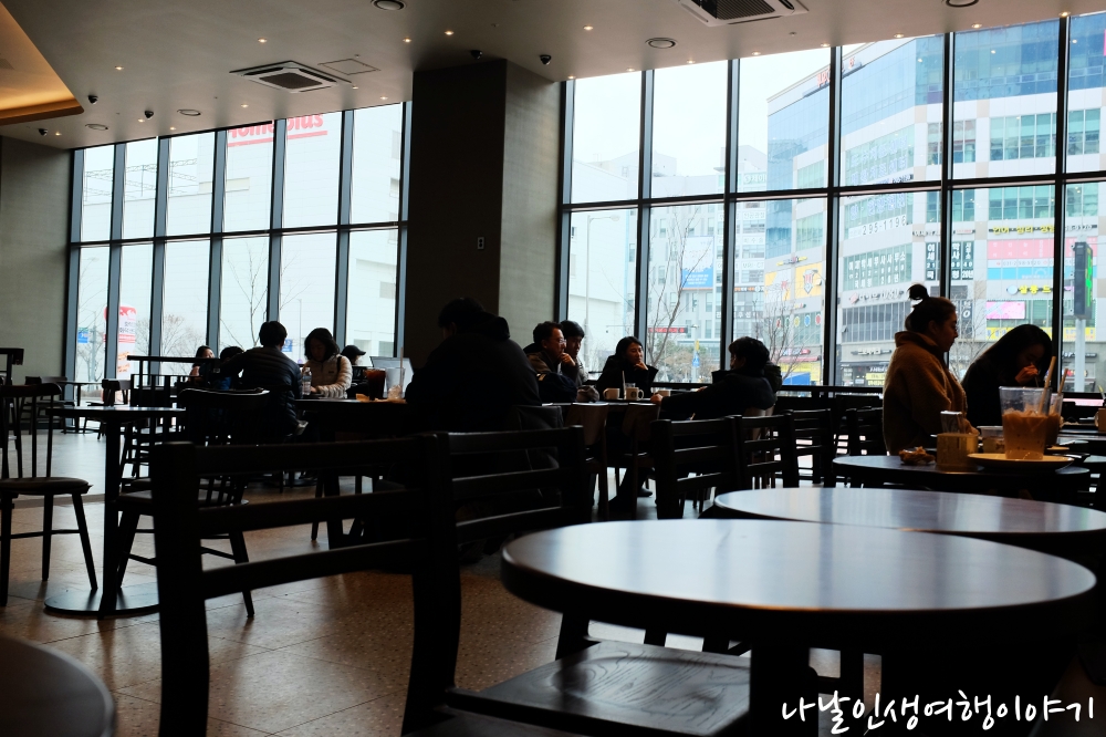 &ldquo;스타벅스_수원_금곡점_04&rdquo;data-filename=