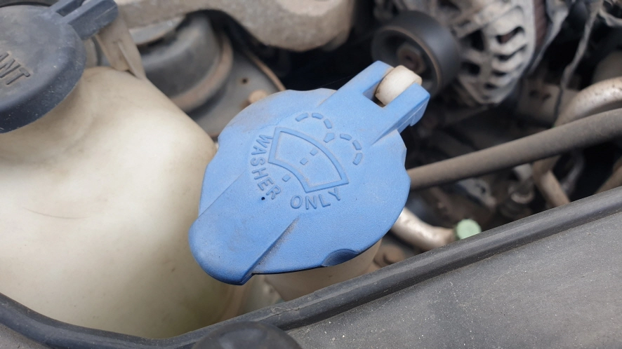 아반떼 워셔액 주입구 표시