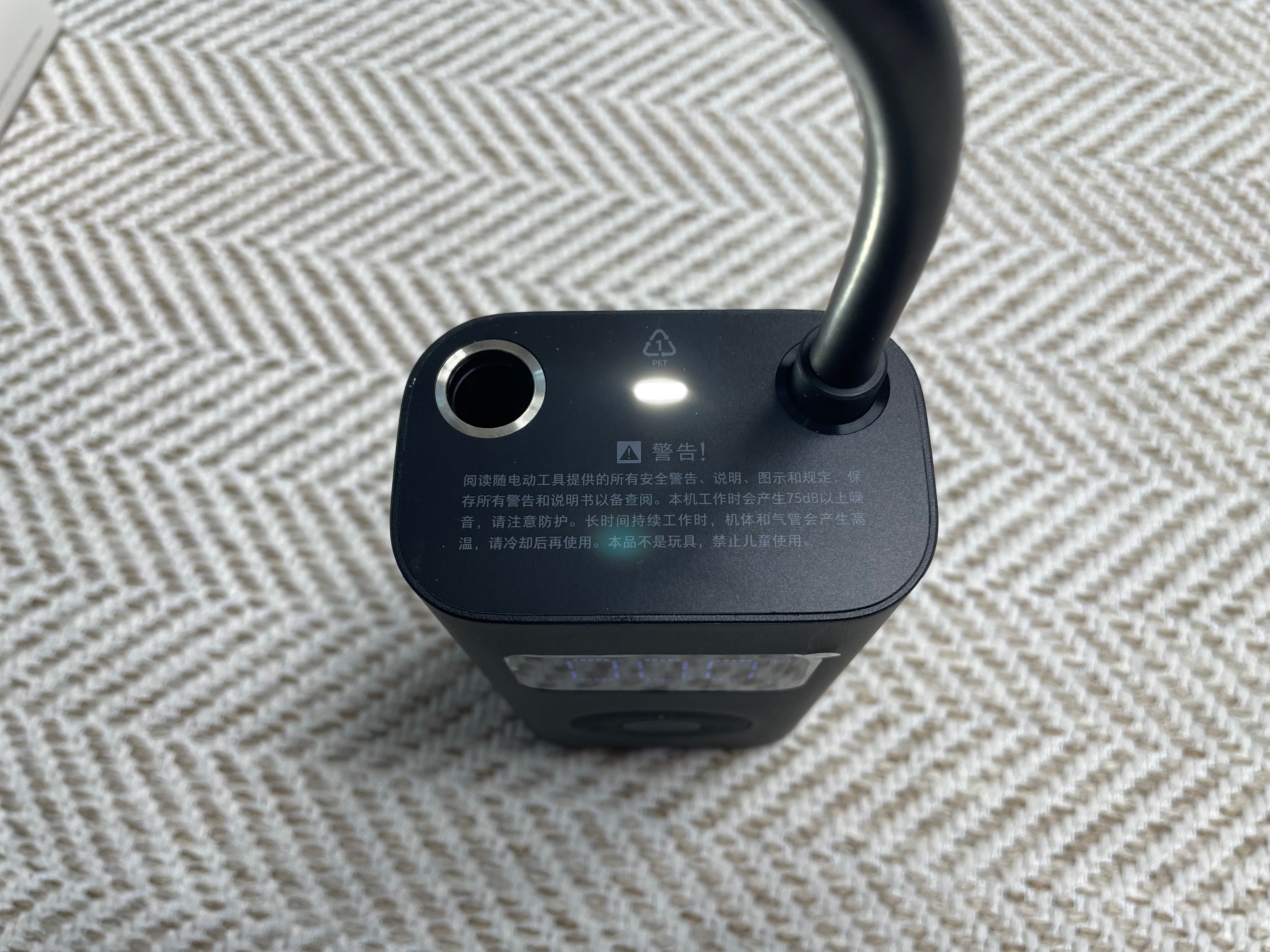 샤오미 에어펌프1S 좌측 버튼을 누르면 라이트 기능