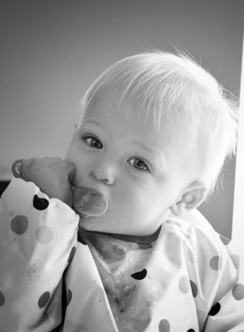 이유식 혼자 먹는 아기 사진-픽사베이