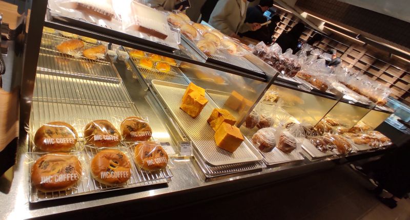 다른쪽 에서본 빵들