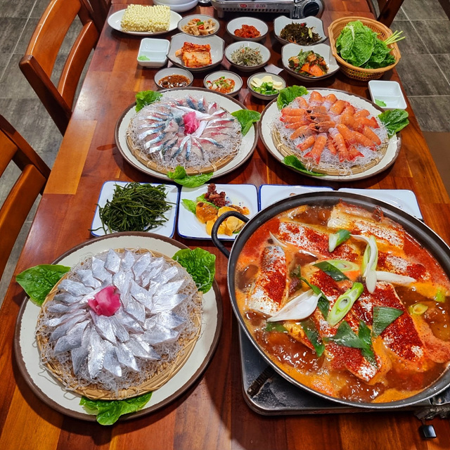 제주성산맛집베스 현지인추천제주도여행2,
바당집, 온더스톤 브런치카페, 떠돌이식객, 범식당, 지은이네밥상, 그리운바다성산포, 성산마씸, 고기다, 커큐민흑돼지,백록횟집