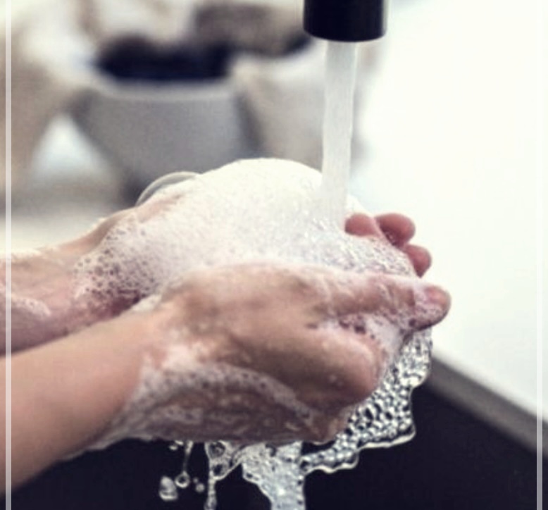 손가락 껍질 벗겨짐 원인과 해결 방법