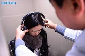 귀에서 소리가 나는 이유