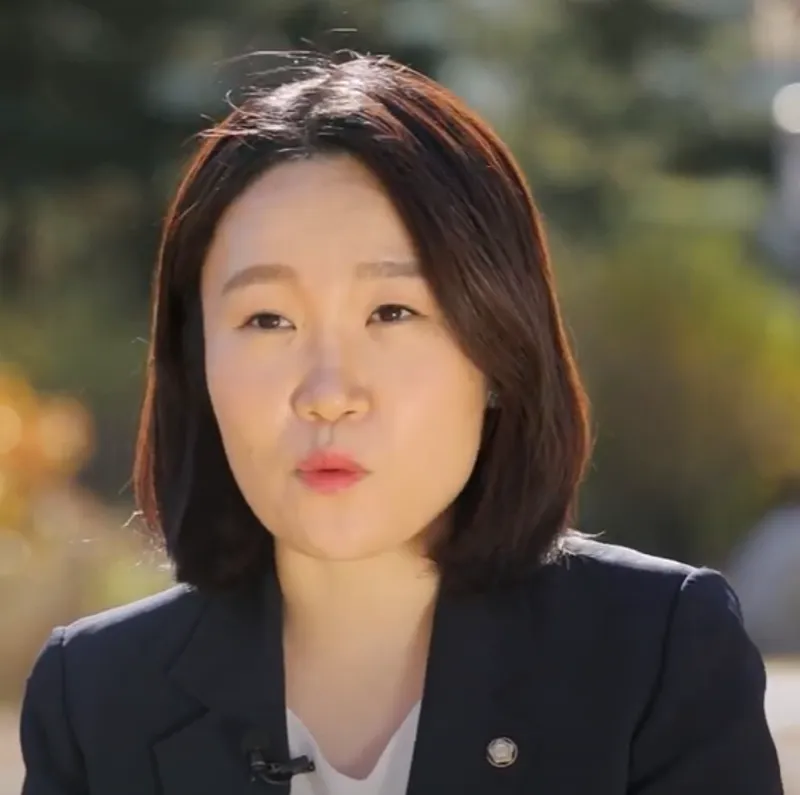 국회의원 인터뷰 장면14.webp