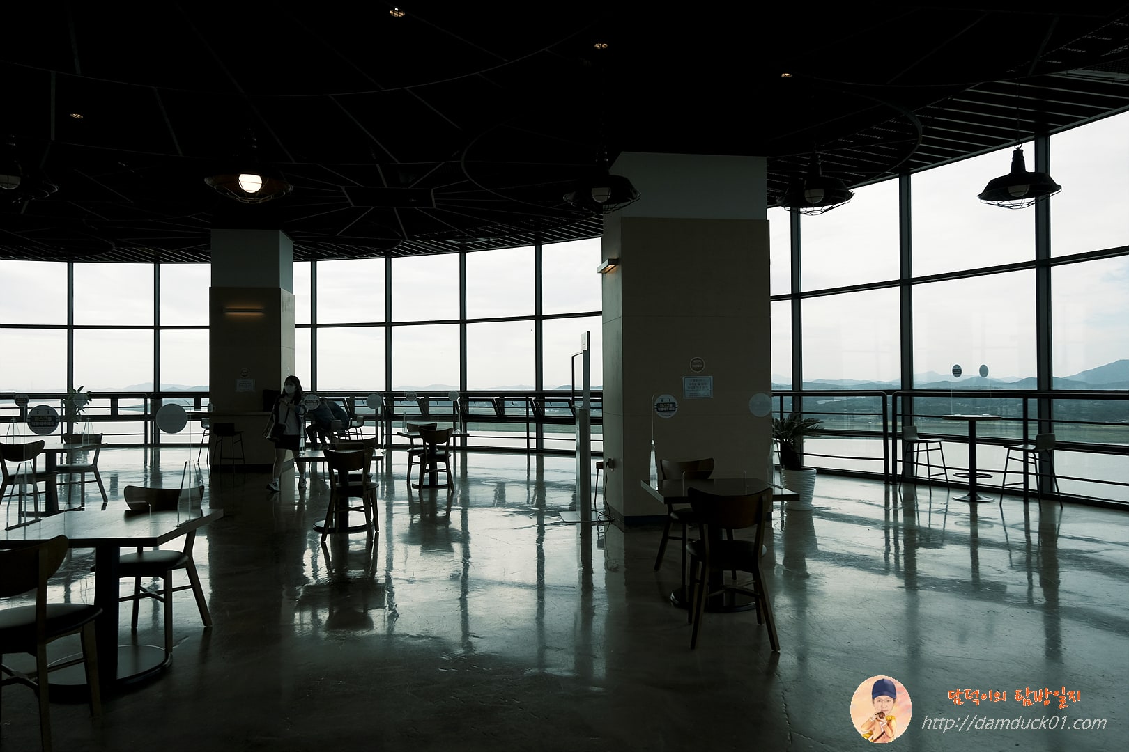 전망라운지 실내