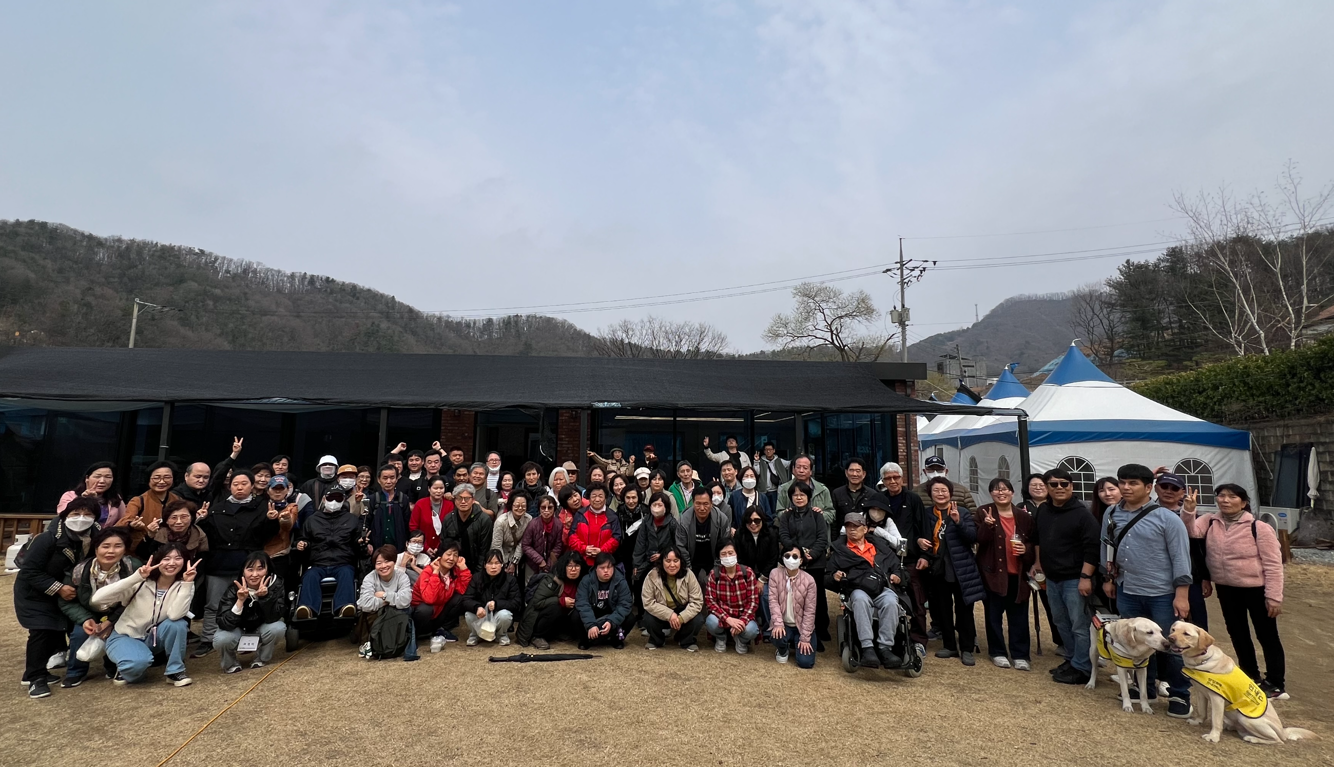 나들이에 참여한 모두의 단체사진