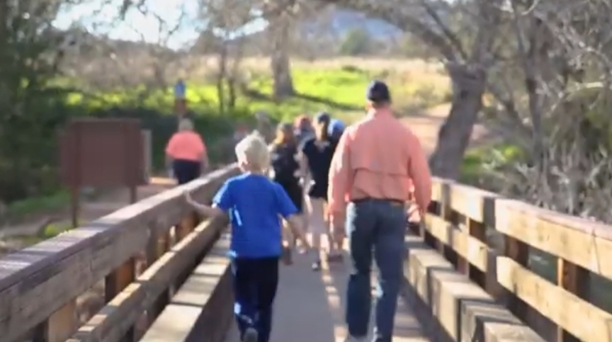 오크 크릭과 붉은 바위가 어우러진 세도나 Red Rock State Park의 아침 산책길 풍경