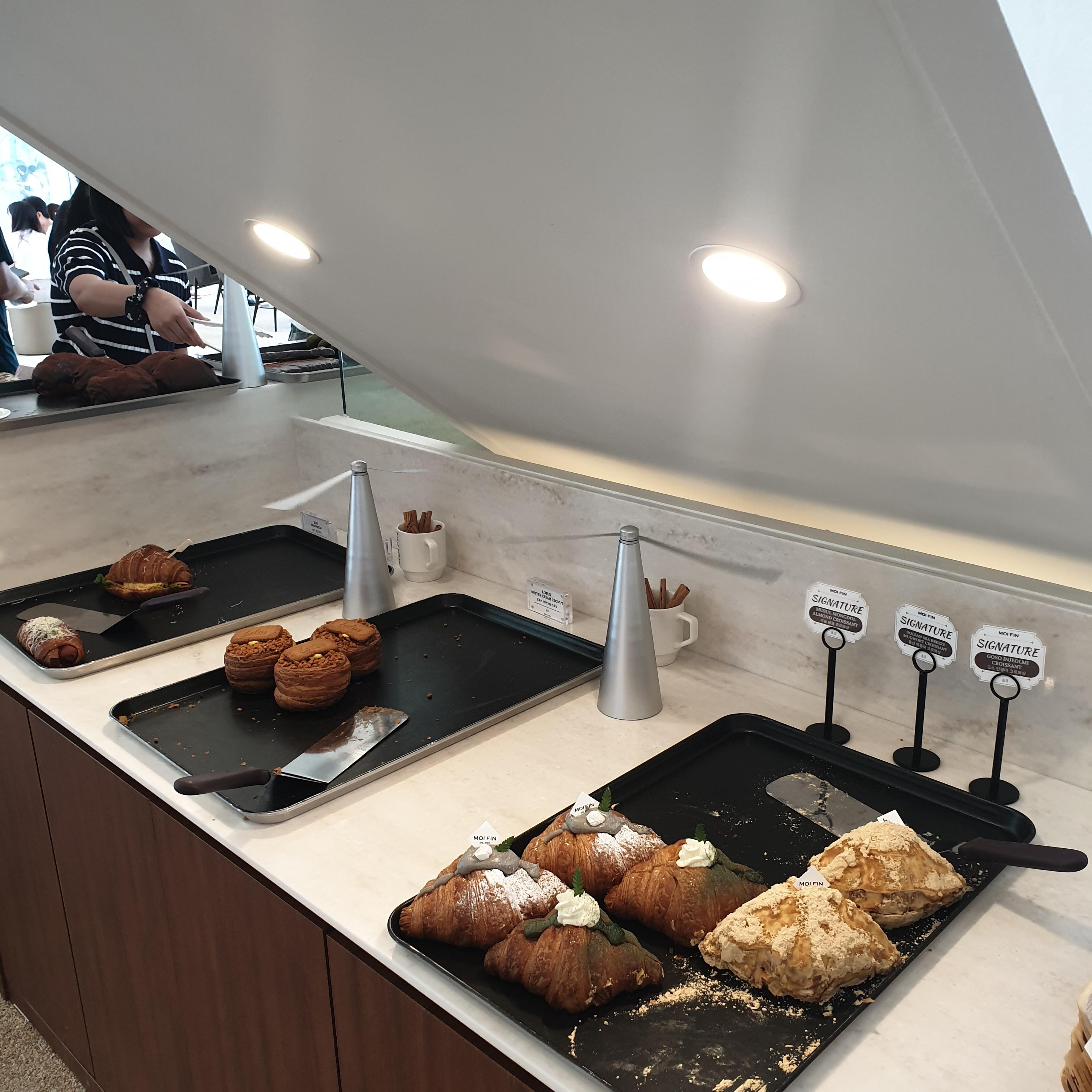 여수 카페 투어: 뷰카페 모이핀 오션(MOIFIN OCEAN) 소개_베이커리