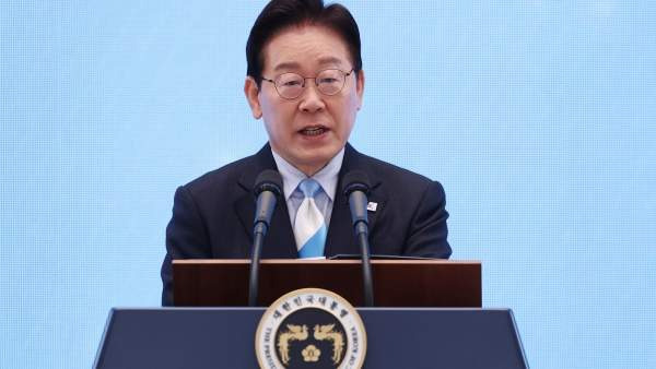 청와대 노동절 기념식의 역사적 의미와 정책 분석: 63년 만의 귀환, '근로자' 아닌 '노동자'로 2026