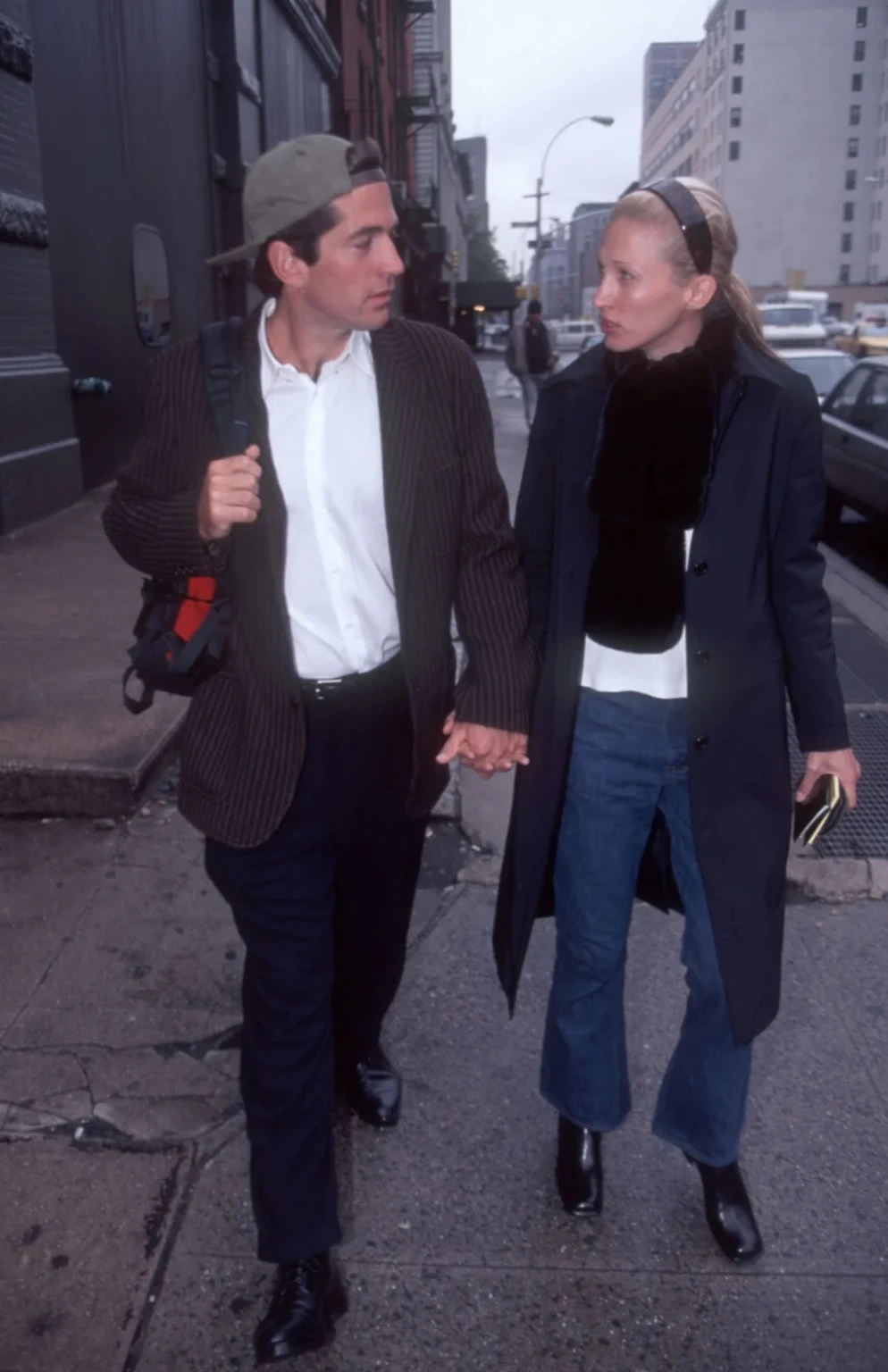 캐롤린베셋&#44;캐롤린베셋케네디&#44;캐롤린청바지&#44;부츠컷진&#44;90년대패션&#44;미니멀리즘룩&#44;콰이어트럭셔리&#44;리바이스517&#44;청바지스타일링&#44;아메리칸러브스토리&#44;HBO드라마&#44;존에프케네디주니어&#44;25년청바지트렌트&#44;레트로패션&#44;벨라하디드패션&#44;셀린느청청&#44;끌로에패션쇼&#44;티스토리패션&#44;트렌드분석&#44;패션아이콘&#44; 올드머니룩