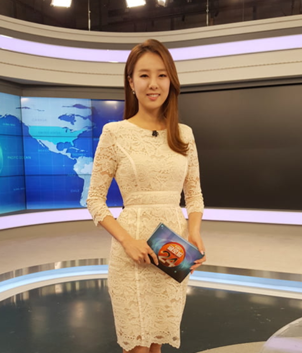 아닉경-아나운서-전체사진