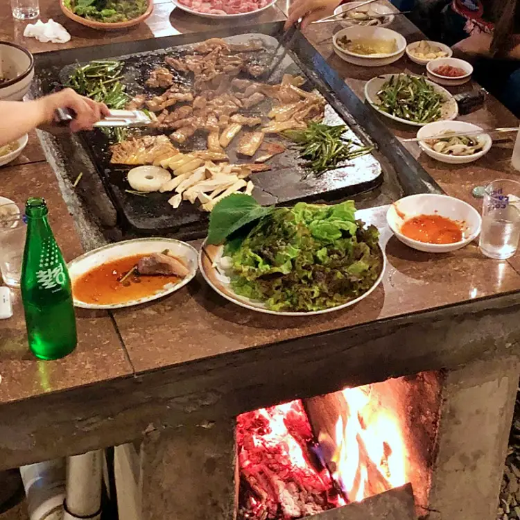 생방송오늘저녁 칠곡 왜관 구미 미나리 쌈싸먹는 장작불 돌판 삼겹살 훈제 오리 구이 맛집 추천
